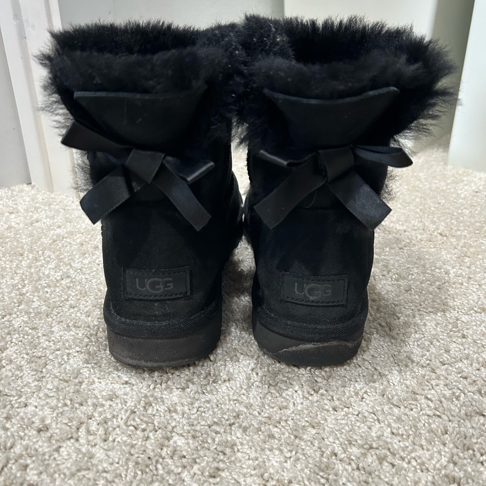 Blacks uggs with bow